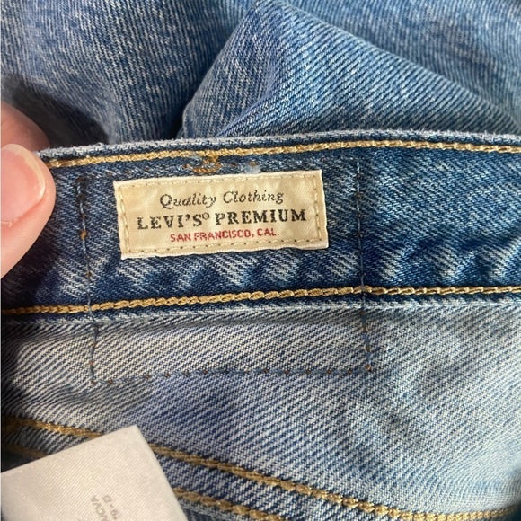 Levi's 501 Original Fit women's 26/28 medium wash distressed knee jeans EUC - Picture 8 of 10